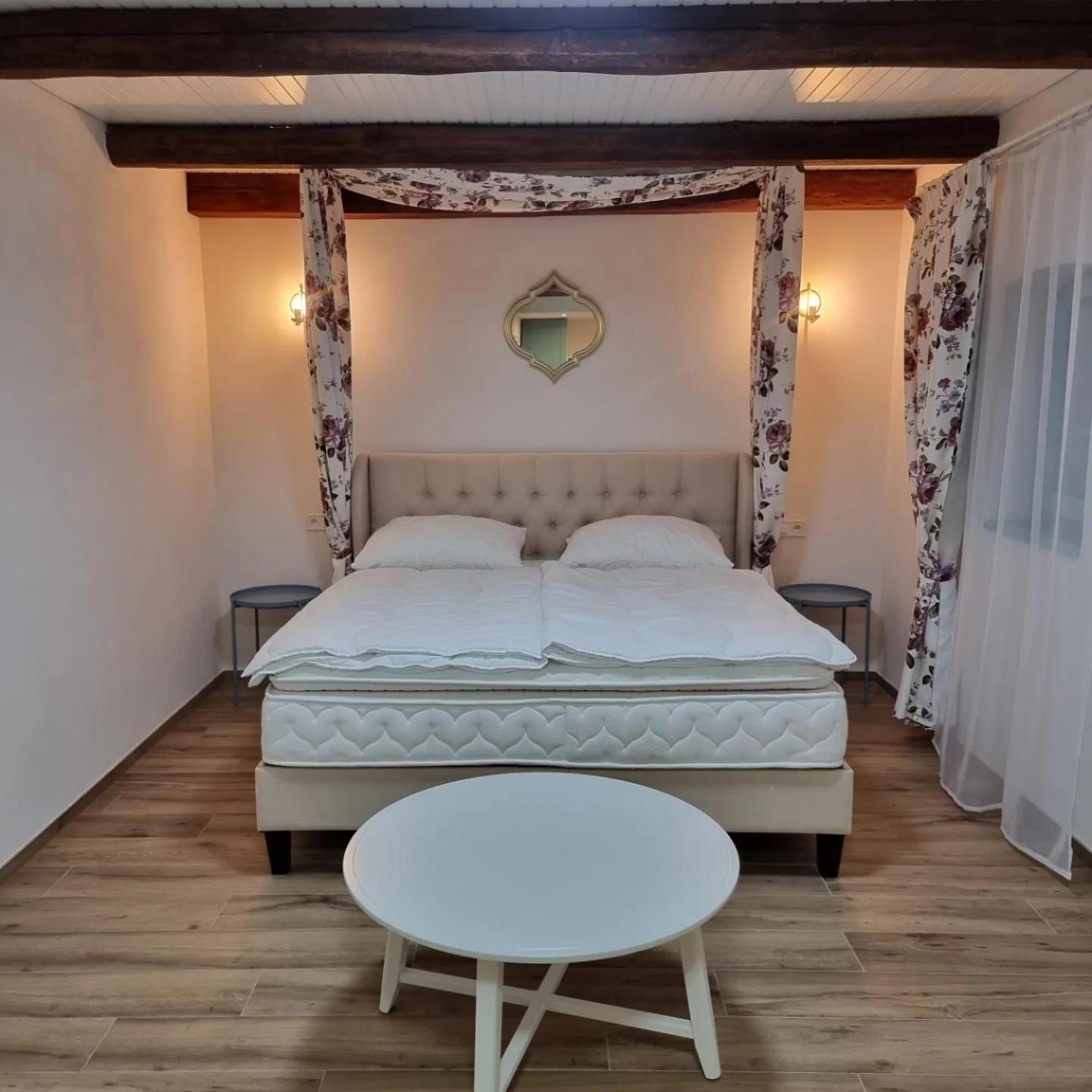 Ako Doma Hotel Poltar Buitenkant foto