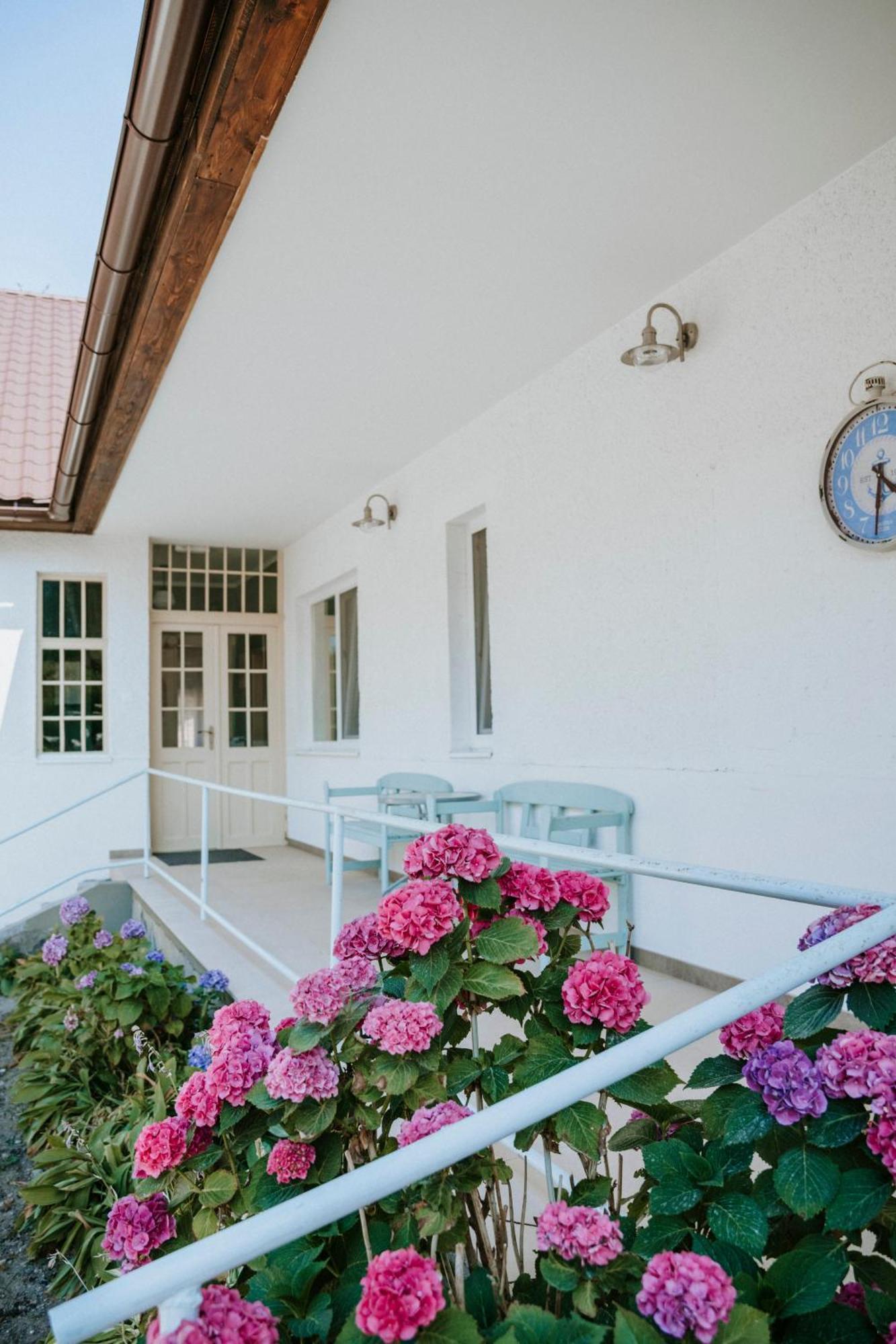 Ako Doma Hotel Poltar Buitenkant foto
